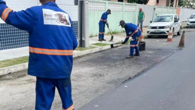 Photo of Operação tapa-buracos segue com ações nos bairros Poço, Farol e Prado