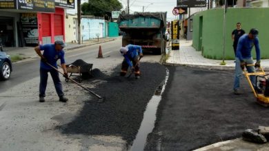 Photo of Bairro do Feitosa recebe serviços da operação tapa-buraco