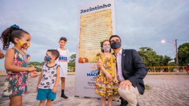 Photo of Prefeito JHC inaugura totem no Jacintinho: “Mais um equipamento de interação social”