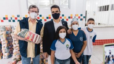 Photo of Prefeito JHC inicia distribuição de kits de alimentação para 53 mil alunos em Maceió