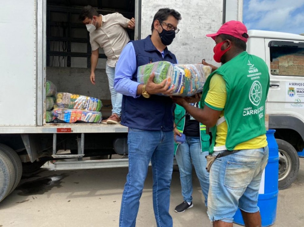 Carroceiro é parceiro da Prefeitura na manutenção da cidade limpa. Foto: Ascom Sudes