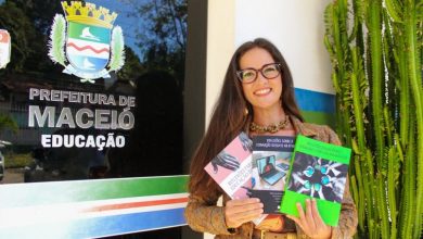 Photo of Educadora produz coletâneas sobre reflexões no ambiente escolar