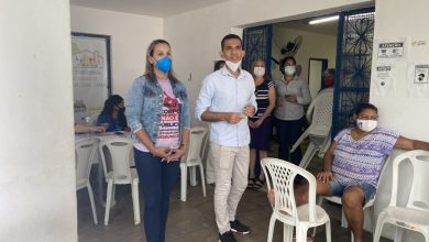 Photo of Secretaria de Assistência social entrega tickets alimentação no Creas Poço