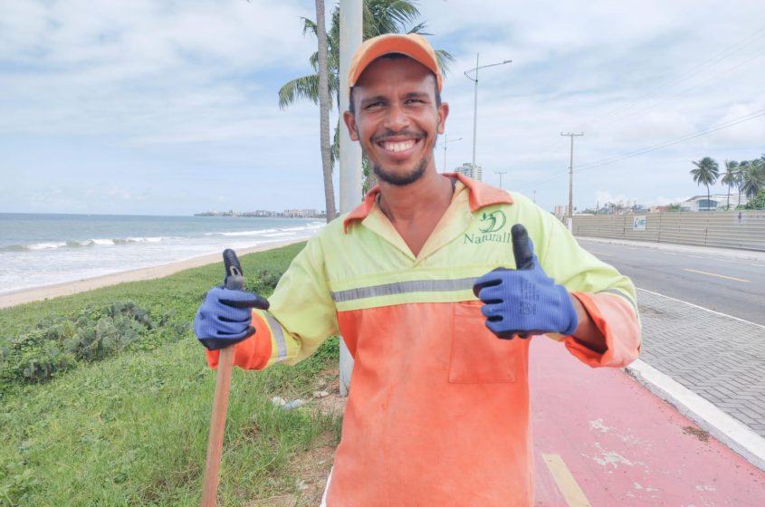 Luciano Josué trabalha como gari há quase dois anos. Foto: Ascom Sudes