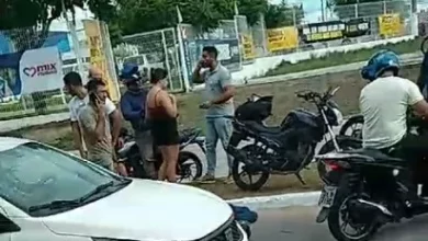 Photo of Acidente entre moto e caminhão deixa uma pessoa morta no Antares, em Maceió
