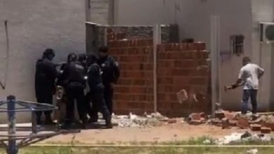 Photo of VÍDEO: mulher é detida após construção irregular no Benedito Bentes