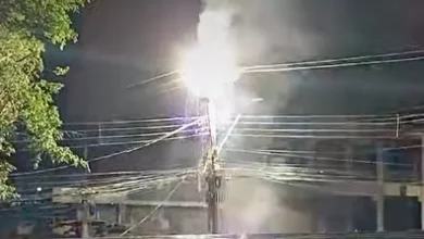 Photo of Fiação de poste pega fogo e deixa população assustada